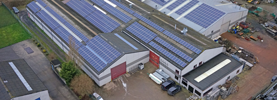 Dronefoto voor opmeting van een dak met zonnepanelen